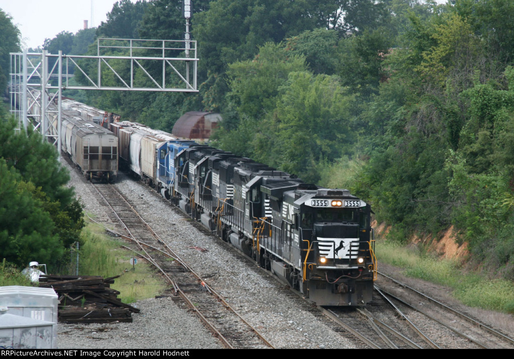 NS 3555 leads train 350 at Boylan